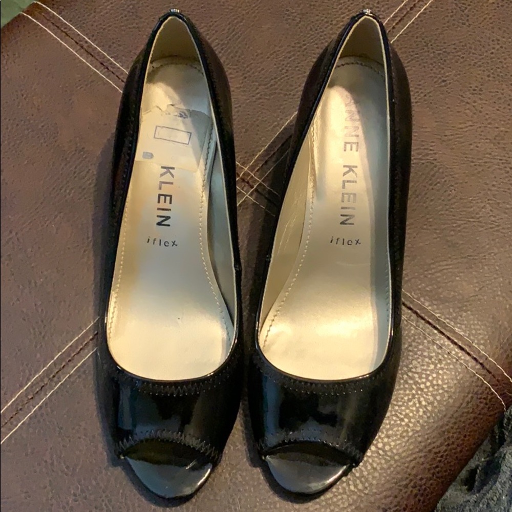 Anne Klein black leather heels 11M